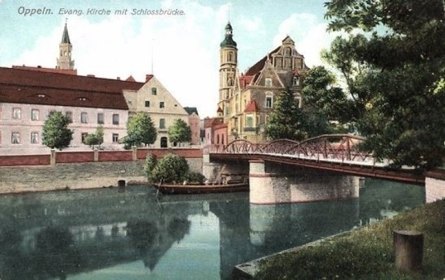 Młynówka i Most Zamkowy. Przy nim widać kamienicę, która stała przy kościele franciszkanów. Nie ma po niej śladu.
