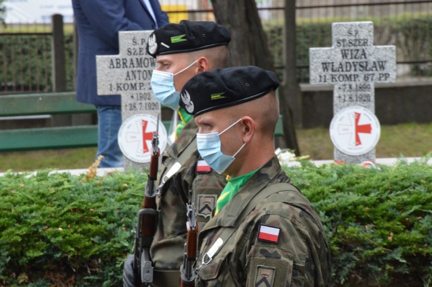 Rawicz. Na cmentarzu parafialnym upamiętniono 100 rocznicę Bitwy Warszawskiej [ZDJĘCIA]