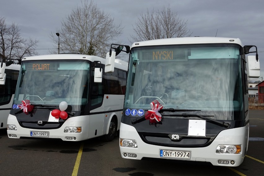 PKS w Nysie dostał 7 nowych autobusów. Pasażerowie się cieszą