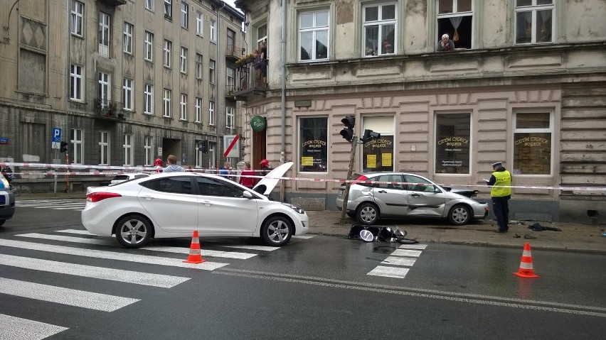 Na Żeromskiego samochód potrącił pieszego na chodniku