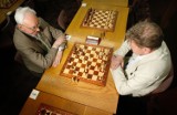 Europoseł z Lubina popularyzuje szachy
