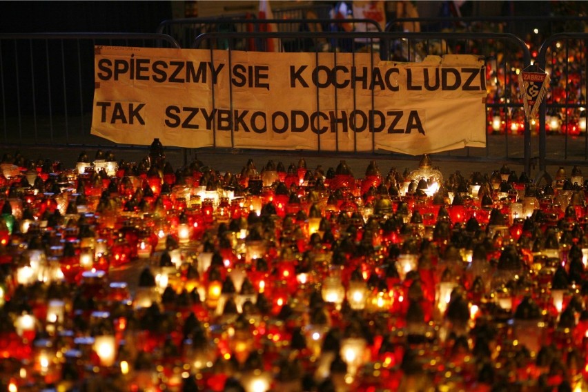 Dziewięć lat temu setki tysięcy osób żegnały prezydenta Lecha Kaczyńskiego i jego żonę Marię
