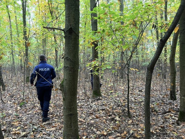 Poszukiwania 76-letniego mieszkańca Dąbrowy Górniczej trwały od 11 października. Niestety, mężczyzna nie żyje

Zobacz kolejne zdjęcia/plansze. Przesuwaj zdjęcia w prawo naciśnij strzałkę lub przycisk NASTĘPNE
