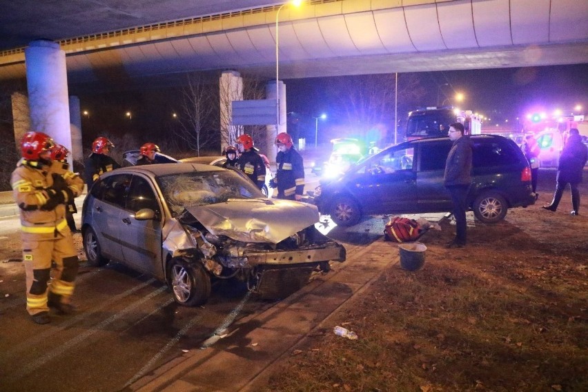 Ford jadący Strzegomską w stronę centrum, dosłownie...