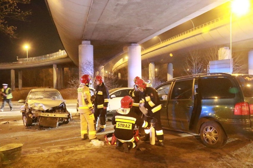 Ford jadący Strzegomską w stronę centrum, dosłownie...