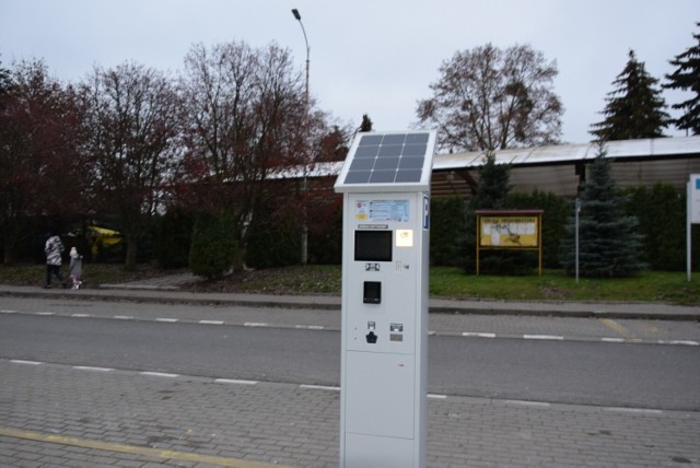 Mieszkańcy Sandomierza korzystający z rocznego abonamentu, upoważniającego do tańszego parkowania w płatnych strefach od stycznia zapłacą więcej.  Koszt  rocznego  abonamentu mieszkańca wzrasta z 40 do  80 złotych.