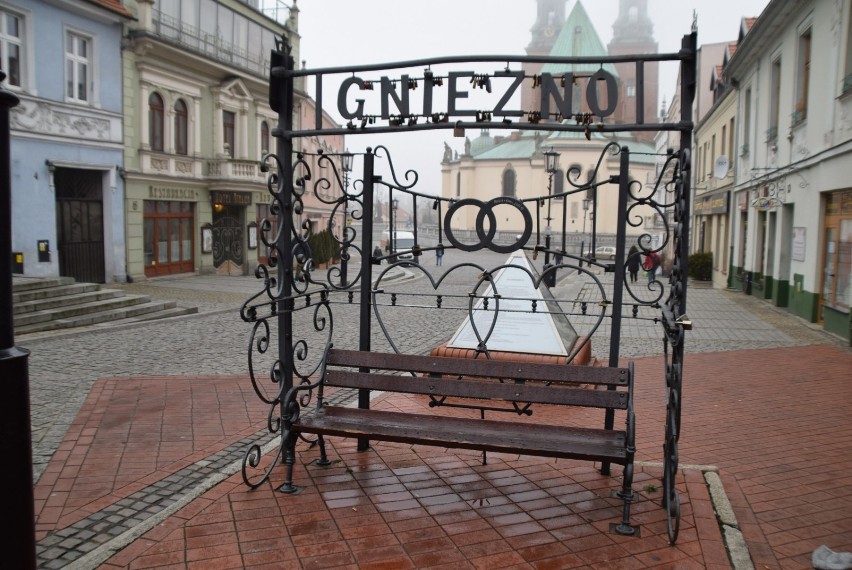 Gniezno Walentynki 2020: Ławka zakochanych - symbol miłości w naszym mieście