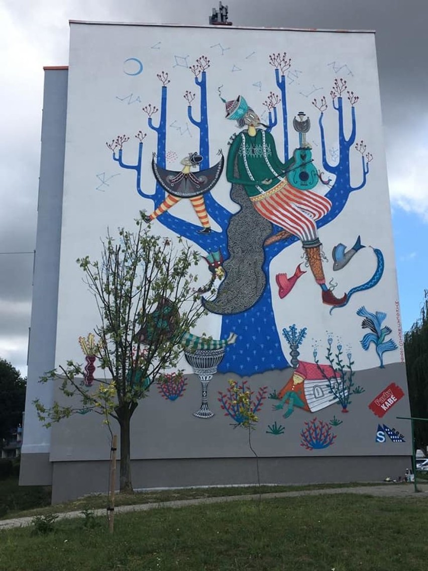 Tak powstawał mural na ścianie bloku na osiedlu XXX-lecia