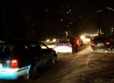 Ulice w Opolu toną w ciemnościach. Korki na Niemodlińskiej i Dambonia