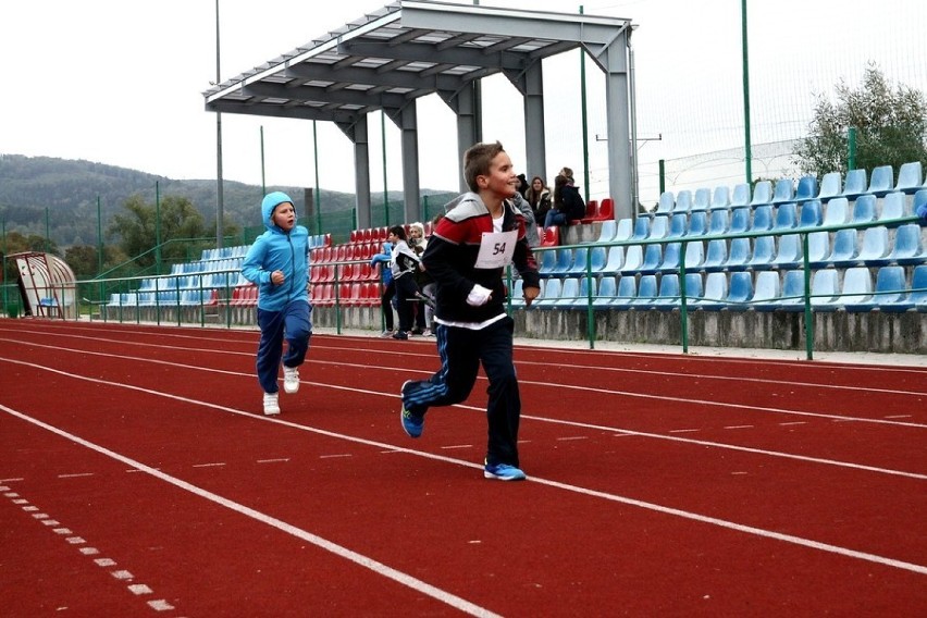 W Jedlinie-Zdroju odbyło się ostatnie w tym roku spotkanie biegowe dla dzieci i młodzieży