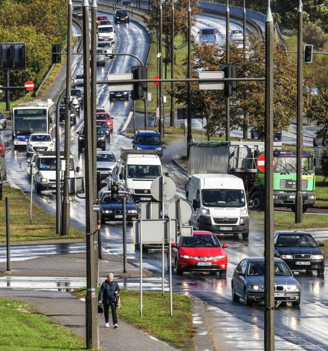 W poniedziałek (16 marca) na bydgoskich ulicach odnotowano zdecydowanie mniejszą liczbę pojazdów niż przed tygodniem.