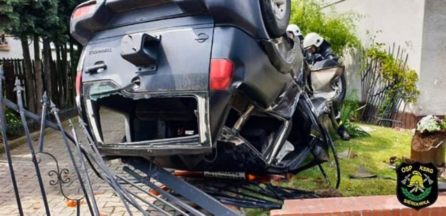 Groźnie wyglądający wypadek auta terenowego w Sieniawce pod Bogatynią