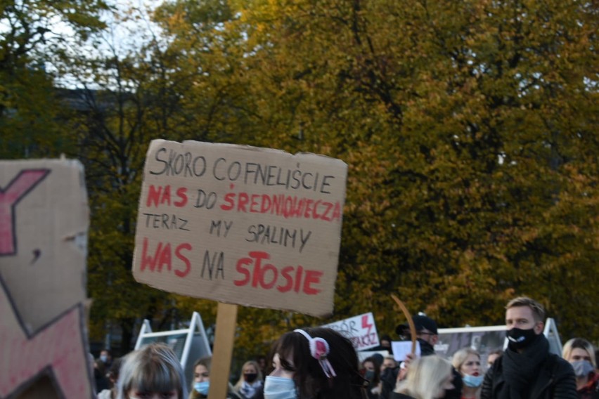 Protesty kobiet w Szczecinie i Policach. Pierwsze zarzuty dla organizatorek strajków
