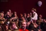 "Bal u Rafała". Ralph Kaminski na "Dzień Kobiet" w Konińskim Domu Kultury zaskoczył fanów utworami w tanecznym klimacie