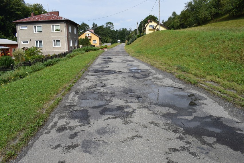 Gmina Biecz podpisała umowę na budowę ulicy Jana Pawła II....