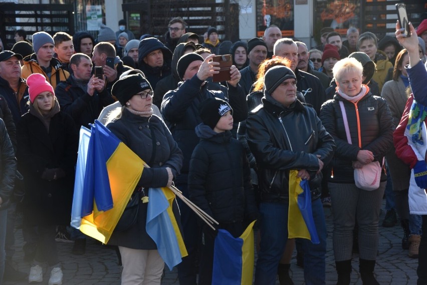 Kartuzy. Manifestacja poparcia dla Ukrainy na kartuskim Rynku 