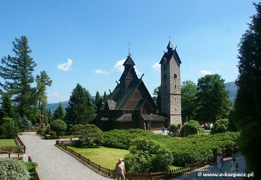 Tadeusz Różęwicz spocznie na cmentarzu  przy kościele Wang w...