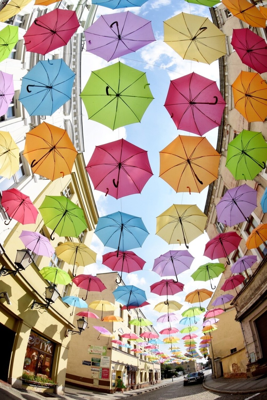 Parasolki nad ulicą Kilińskiego prezentują się bajecznie....