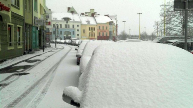 Od rana w Szczecinie intensywnie pada śnieg. Miejscami może ...