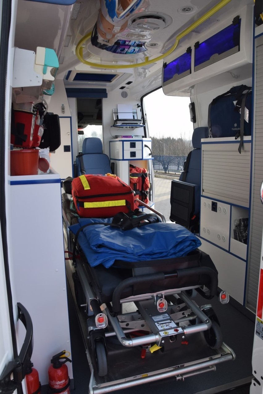 Nowa karetka dla sieradzkiego szpitala już jest. Ambulans kupiony został za 350 tys. zł z rządowej rezerwy budżetowej