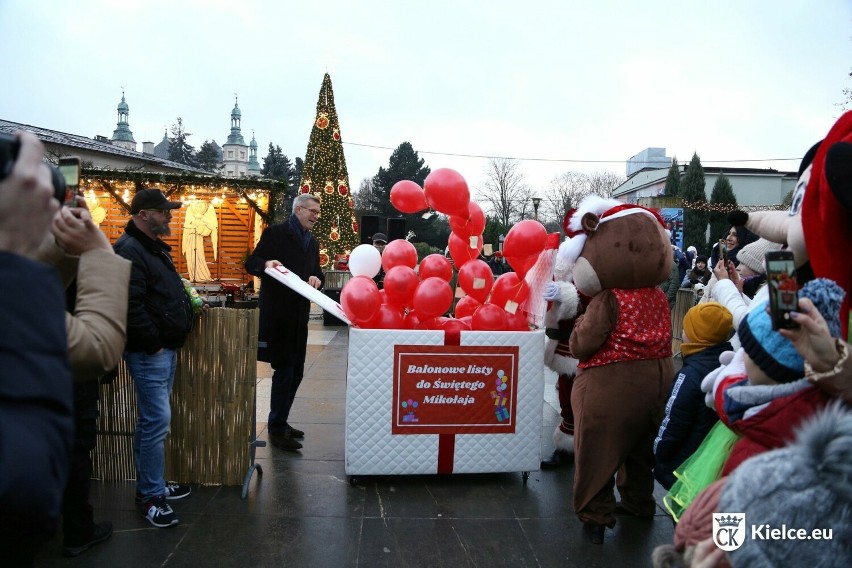 Wspaniała zabawa na Jarmarku Bożonarodzeniowym w Kielcach. Było mnóstwo ludzi. Zobacz nowe zdjęcia