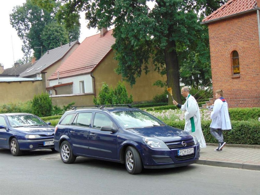 Błogosławieństwo pojazdów w budzyńskiej parafii.