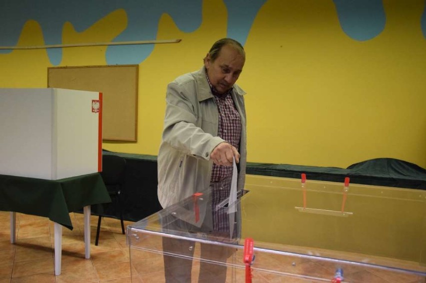 Wybory samorządowe 2018: Trwa głosowanie w Skokach