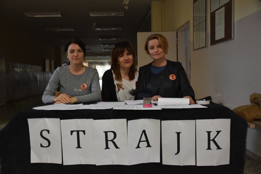 Strajk nauczycieli - w śremskich szkołach pojawili się...