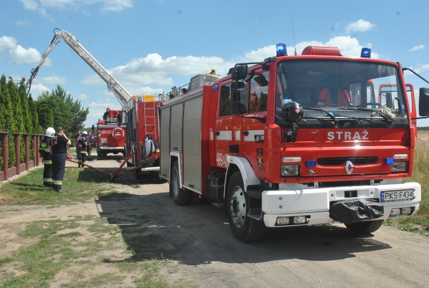 Pożar w Starych Oborzyskach [ZDJĘCIA]