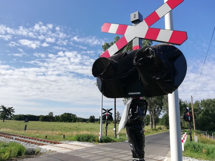 Tak wyglądało oznakowanie na przejeździe w Letnicy jeszcze...