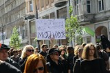 Czarny protest w Bielsku-Białej na placu Chrobrego