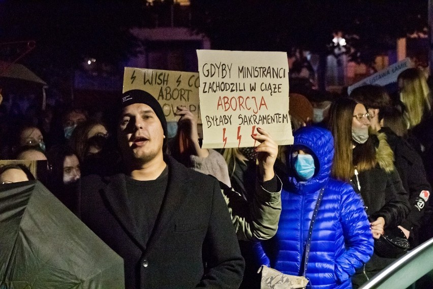 Demonstracje w Wieluniu: spory o wulgaryzmy i słowne ataki na posła ZDJĘCIA 