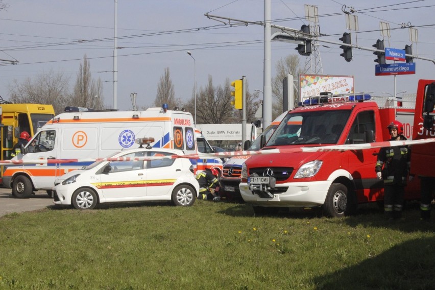 Wypadek na skrzyżowaniu ul. Limanowskiego i Włókniarzy w Łodzi. Zderzyły się tramwaje [ZDJĘCIA]