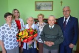 Były życzenia i kwiaty. Irena i Andrzej Pyś z Kolonii Białowola obchodzą jubileusz 70-lecia swojego ślubu