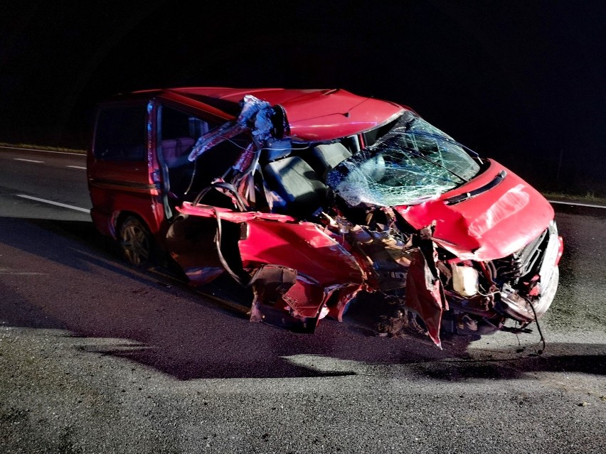 Nocny wypadek na autostradzie A2 pod Nowym Tomyślem