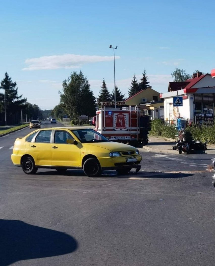 Zderzenie samochodu osobowego z motocyklistą na ul. Leszczyńskiej  w Śmiglu 