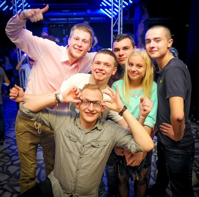 Zobaczcie zdjęcia z międzyszkolnej w klubie Neo w Przemyślu. Podczas imprezy koncert zagrał Cypis.