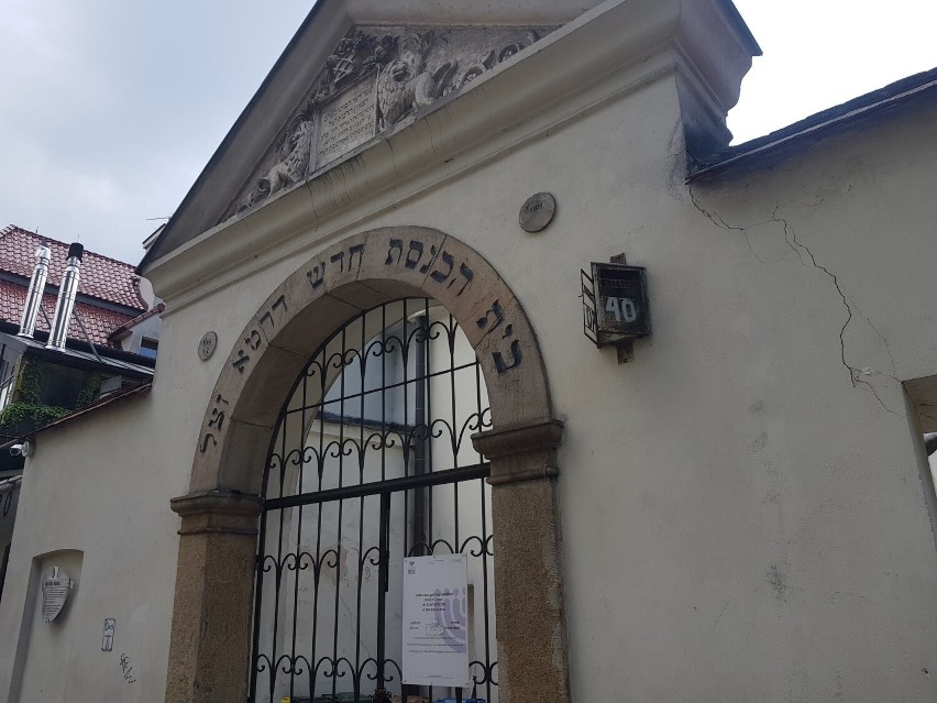 Obecnie w Krakowie znajduje się 7 synagog, lecz tylko dwie z...