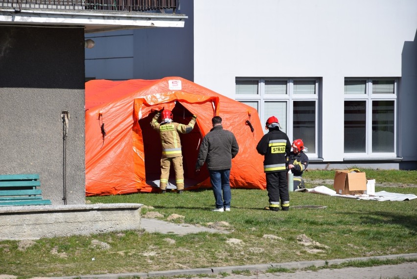 Na terenie skierniewickiego szpitala stanął namiot do pobierania próbek [ZDJĘCIA]