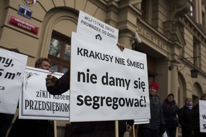 Kraków. "Odrażające i karygodne" hasła protestujących
