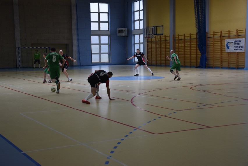 Halowy turniej piłki samorządowców w Racocie [FOTO]
