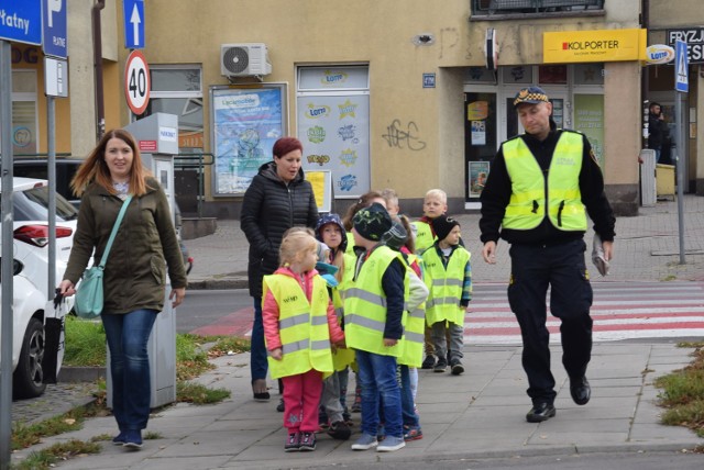 Zerówkowicze byli bardzo przejęci zajęciami w terenie.