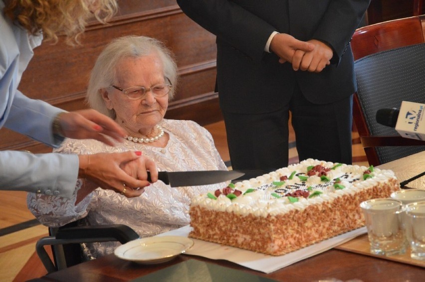 Maria Dominiak na swoich setnych urodzinach w głogowskim...