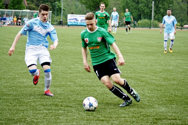 Dąb Barcin do przerwy prowadził z LTP Lubanie 2:0, ale ostatecznie mecz przegrał 2:4.

Bramki: Radosław Wisz 2 (23’ i 62’)  -  Waldemar Zakrzewski 2 (66’ i 89’), Łukasz Różański (70’), Łukasz Kranc 76’) z rzutu karnego.