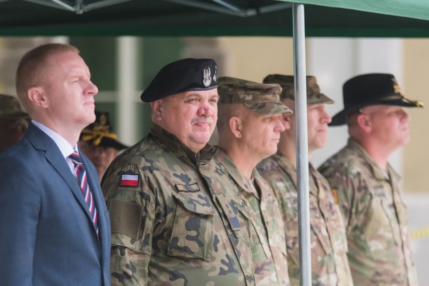 Amerykańskie jednostki przekazały sobie dowodzenie. Uroczystości w Żaganiu [ZDJĘCIA]