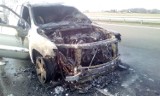 Jeep zapalił się podczas jazdy na drodze S3, na odcinku Sulechów - Świebodzin, Auto nadaje się na złom [ZDJĘCIA]