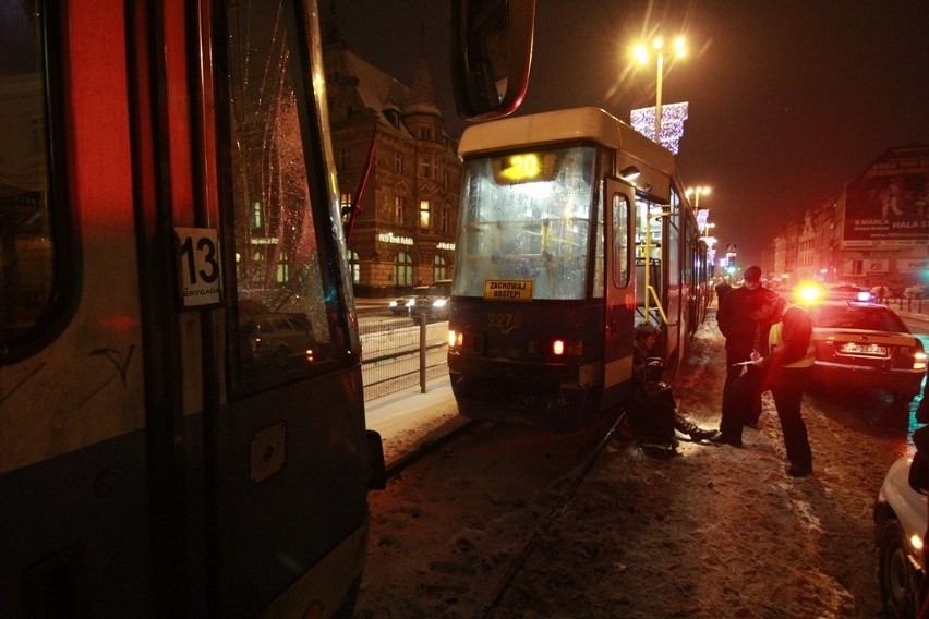 Wrocław: Zderzenie tramwajów w centrum miasta (ZDJĘCIA)