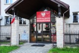 Oszust wyłudził od proboszcza parafii w Krośnie ponad 700 tysięcy złotych metodą „na policjanta”. Sprawcy nie wykryto. Śledztwo umorzone