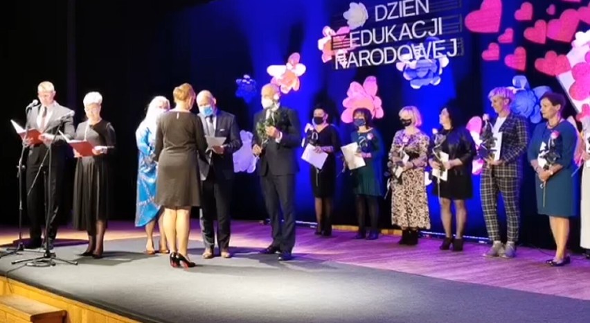 Dzień Nauczyciela w Tomaszowie. Dyrektorzy i nauczyciele otrzymali nagrody prezydenta [ZDJĘCIA, FILM]