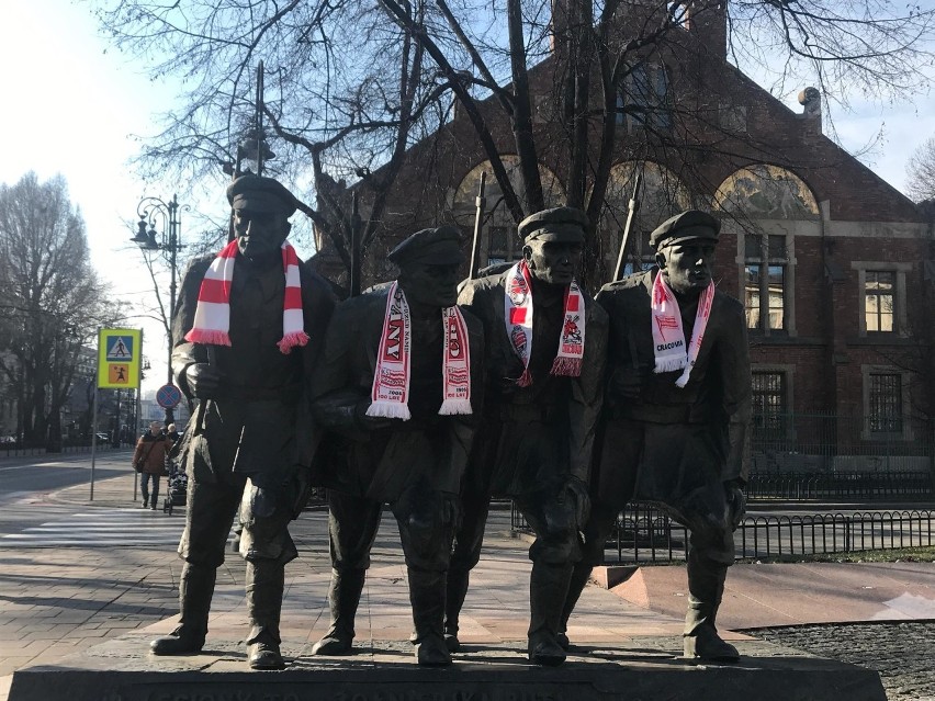 Cracovia. Historia lubi się powtarzać - tak kibice "Pasów" promują klub